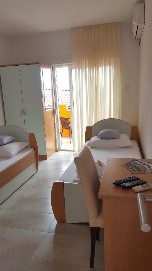 Rooms Florida トゥリバニ・クルシサ 部屋 写真